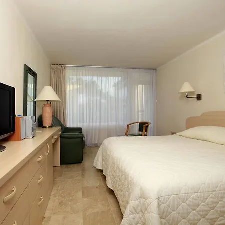 Hotel Bryza & 4*